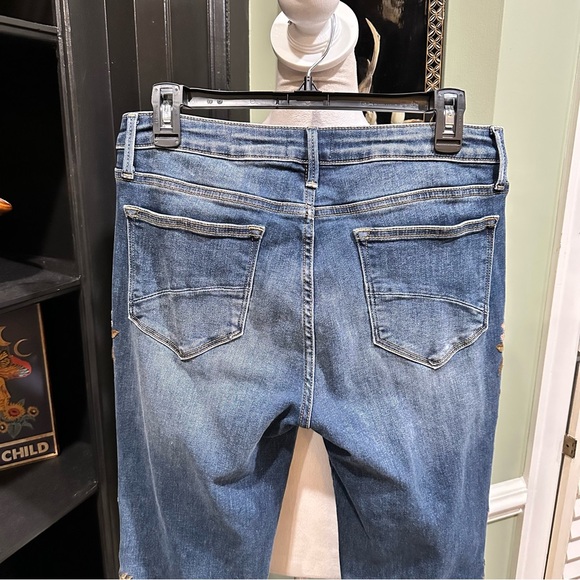 Driftwood “Kelly” Embroidered Bootcut Jeans – Size 8 – Inseam 31 - Picture 9 of 12